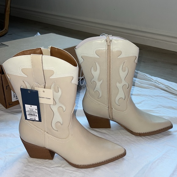 UNIVERSAL THREAD Cowboy Boots - Picture 2 of 7